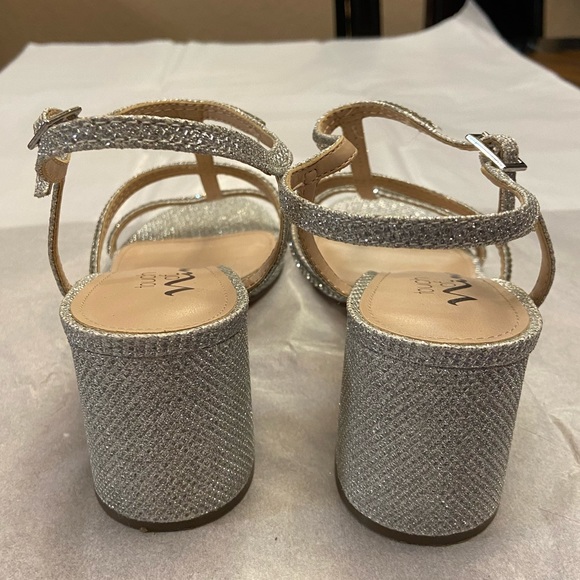 Gorgeous like-new bling sandals - Picture 7 of 10
